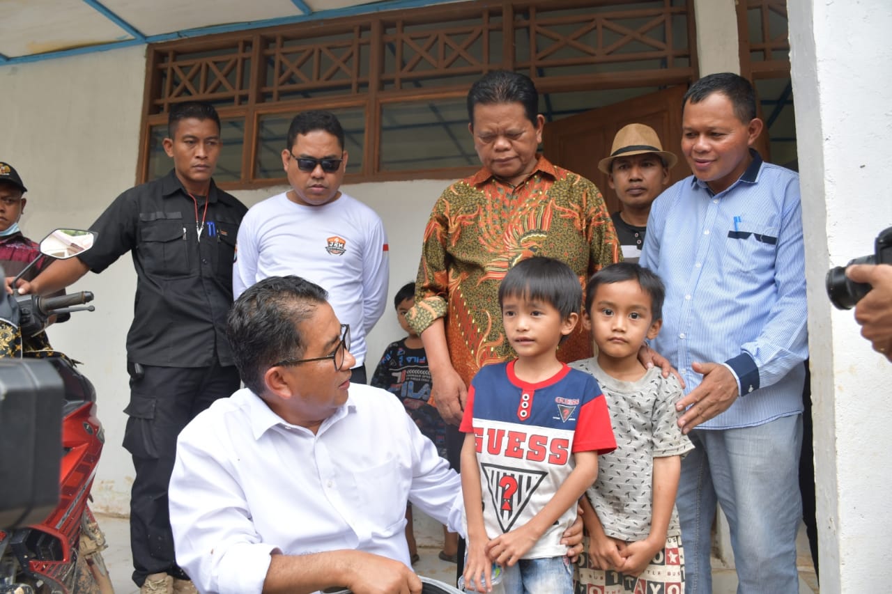 Tinjau Sekolah di Mamasa, Pj Gubernur akan Upayakan Perbaikan Jalan dan Minta Pemkab Gabungkan Sekolah